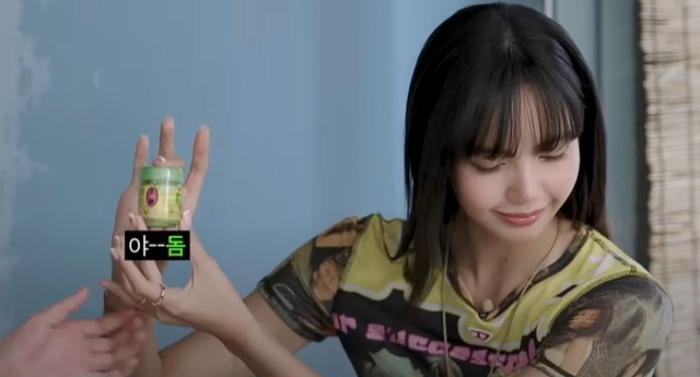 Lisa (BLACKPINK) vạ lây vì hít mũi quốc dân Thái Lan- Ảnh 3.