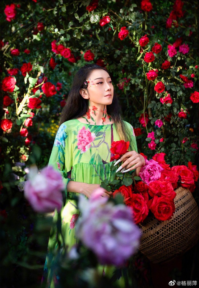 Nữ nghệ sĩ 30 năm không ăn cơm sở hữu biệt thự "cung trăng - mặt trời" đẹp nhất thế gian- Ảnh 1. Nữ nghệ sĩ 30 năm không ăn cơm sở hữu biệt thự "cung trăng - mặt trời" đẹp nhất thế gian- Ảnh 1.