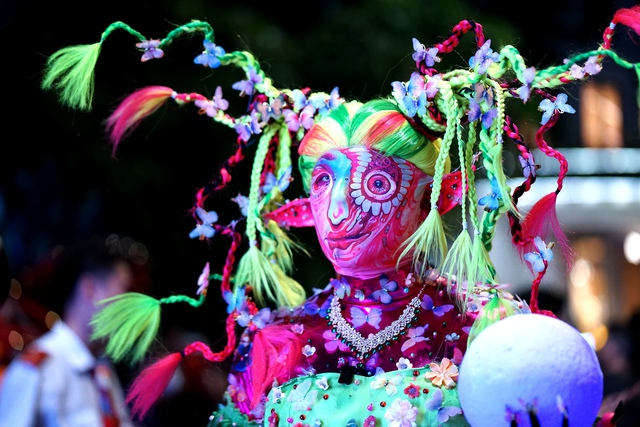 Video: Giới trẻ TP.HCM chi tới 10 triệu/người để hoá trang Halloween- Ảnh 2. Video: Giới trẻ TP.HCM chi tới 10 triệu/người để hoá trang Halloween- Ảnh 2.