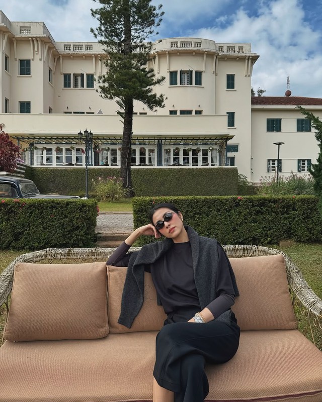 3 bóng hồng của gia tộc Johnathan Hạnh Nguyễn- Ảnh 6. 3 bóng hồng của gia tộc Johnathan Hạnh Nguyễn- Ảnh 6.