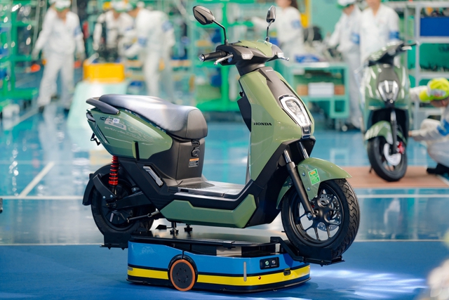 Đại chiến xe điện tháo pin: Tưởng Honda là "trùm cuối", ai ngờ VinFast còn có chiêu này!- Ảnh 3.