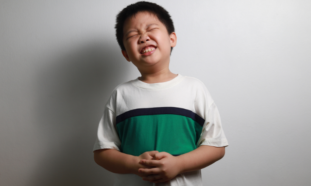 Bé trai 8 tuổi được chẩn đoán mắc ung thư đại tràng: Bác sĩ cảnh báo 2 thực phẩm chính là thủ phạm đầu tiên- Ảnh 1.