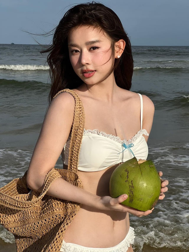 "Xả kho" bộ ảnh hè, Thư Đan Nguyễn khoe vóc dáng "vạn người mê" khiến fan được phen "đốt mắt"- Ảnh 2.