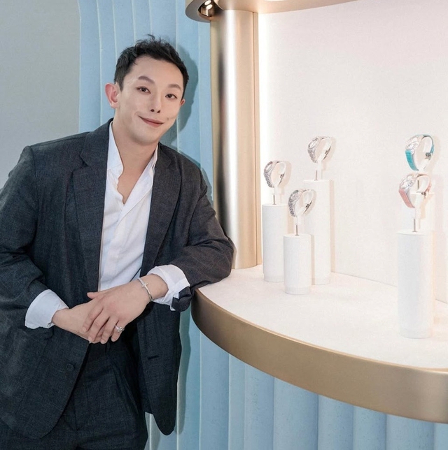 "Hoàng tử showbiz" bị vỡ nát gương mặt, phẫu thuật hơn 10 lần để sửa dung mạo méo mó biến dạng- Ảnh 4.