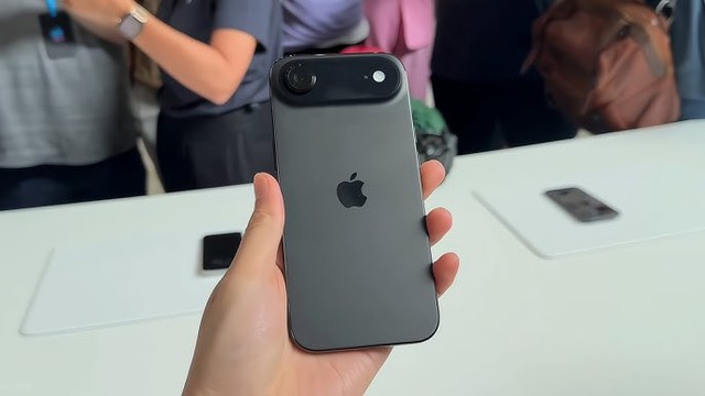 Dân tình giành giật iPhone 17 Pro Max, còn iPhone Air thì bị "bơ" đẹp dù được Tim Cook khen hết lời!- Ảnh 2.