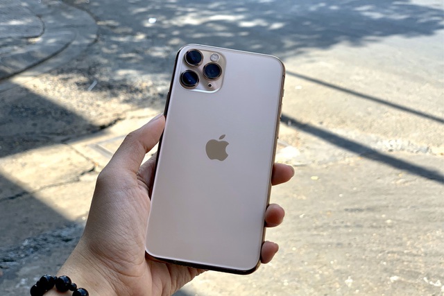 Thêm 1 chiếc iPhone Pro Max trở thành "đồ cổ" - Ảnh 1.
