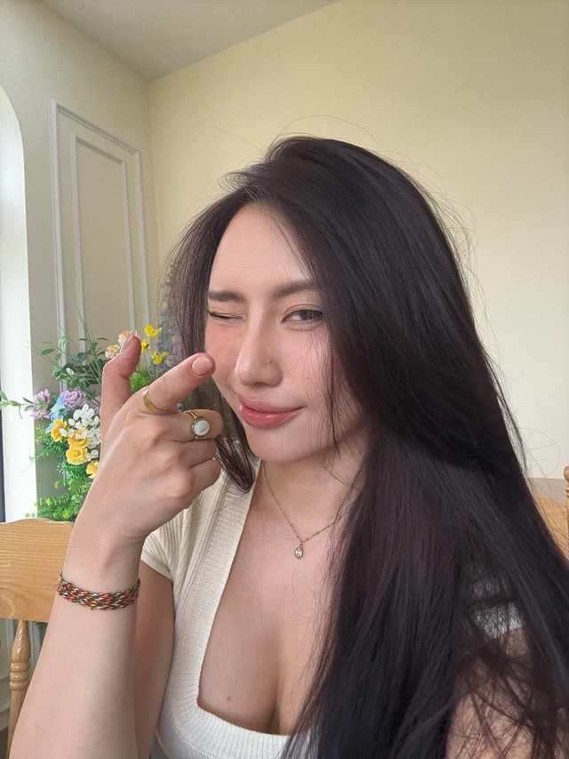 Bạn thân Lê Bống khoe visual "đỉnh cao" khiến CĐM "đứng hình" khi dám thách thức cả trí tuệ nhân tạo AI- Ảnh 1. Bạn thân Lê Bống khoe visual "đỉnh cao" khiến CĐM "đứng hình" khi dám thách thức cả trí tuệ nhân tạo AI- Ảnh 1.