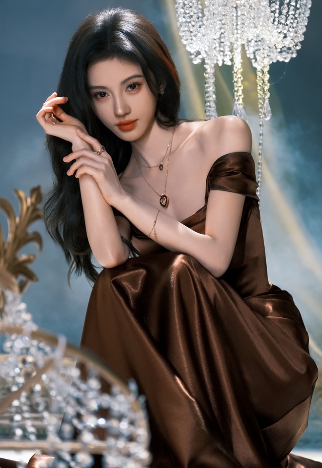 Netizen nước ngoài bình chọn 9 mỹ nhân Cbiz đẹp nhất: Địch Lệ Nhiệt Ba vượt mặt Triệu Lệ Dĩnh- Ảnh 6.