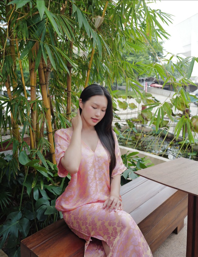 Doãn Hải My - vợ Văn Hậu xinh quá, nhìn sang "mẹ ngoại" U50 thì biết gen đỉnh cỡ nào- Ảnh 2.