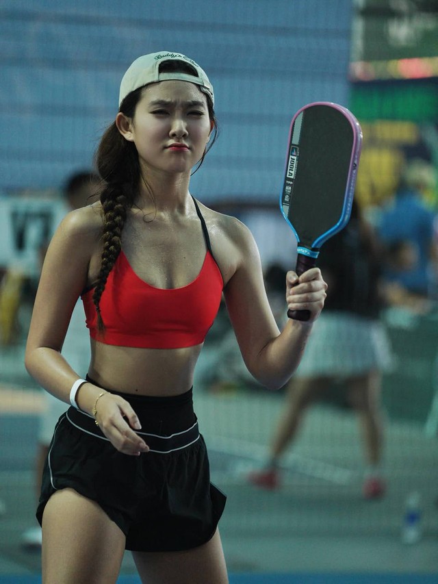 Khoảnh khắc dễ thương trên sân pickleball của cô nàng Khoảnh khắc dễ thương trên sân pickleball của cô nàng