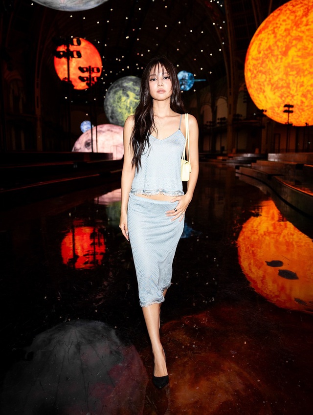 Jennie đi trễ vì được dàn xếp làm nữ chính Chanel?- Ảnh 4. Jennie đi trễ vì được dàn xếp làm nữ chính Chanel?- Ảnh 4.