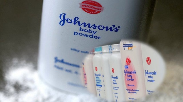 Mỹ: Hãng phấn rôm trẻ em Johnson & Johnson bị buộc bồi thường kỷ lục gần 1 tỉ USD do liên quan đến ung thư- Ảnh 1.