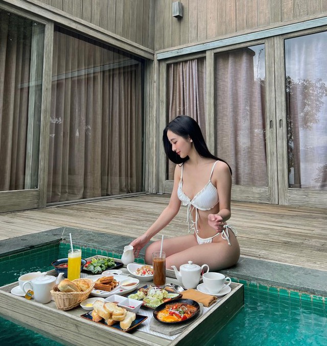 5 vòng eo bé "siêu thực" của Vbiz: Không phải Ngọc Trinh mà trùm cuối là "chị đại" U45!- Ảnh 17. 5 vòng eo bé "siêu thực" của Vbiz: Không phải Ngọc Trinh mà trùm cuối là "chị đại" U45!- Ảnh 17.