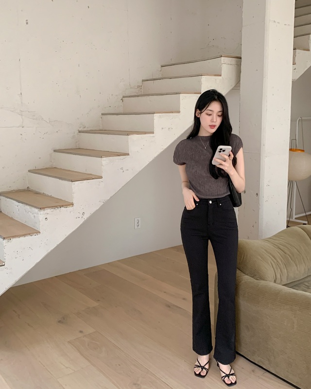 10 cách mặc quần ống đứng siêu trẻ trung và tôn dáng cho ai không thích quần ống rộng- Ảnh 5.