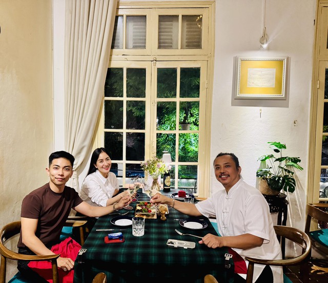 Vì sao Phan Hiển cực thân với Chí Anh - tình cũ của Khánh Thi?- Ảnh 1.