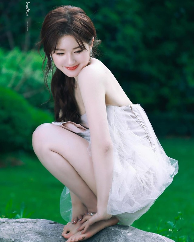 Triệu Lộ Tư khiến 2 ông lớn muối mặt - Ảnh 2. Triệu Lộ Tư khiến 2 ông lớn muối mặt - Ảnh 2.