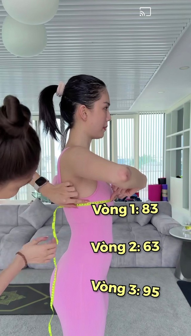 5 vòng eo bé "siêu thực" của Vbiz: Không phải Ngọc Trinh mà trùm cuối là "chị đại" U45!- Ảnh 8. 5 vòng eo bé "siêu thực" của Vbiz: Không phải Ngọc Trinh mà trùm cuối là "chị đại" U45!- Ảnh 8.
