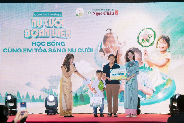 "Cùng em tỏa sáng nụ cười đoàn viên": cầu nối gắn kết những yêu thương mùa Trung Thu- Ảnh 3. "Cùng em tỏa sáng nụ cười đoàn viên": cầu nối gắn kết những yêu thương mùa Trung Thu- Ảnh 3.