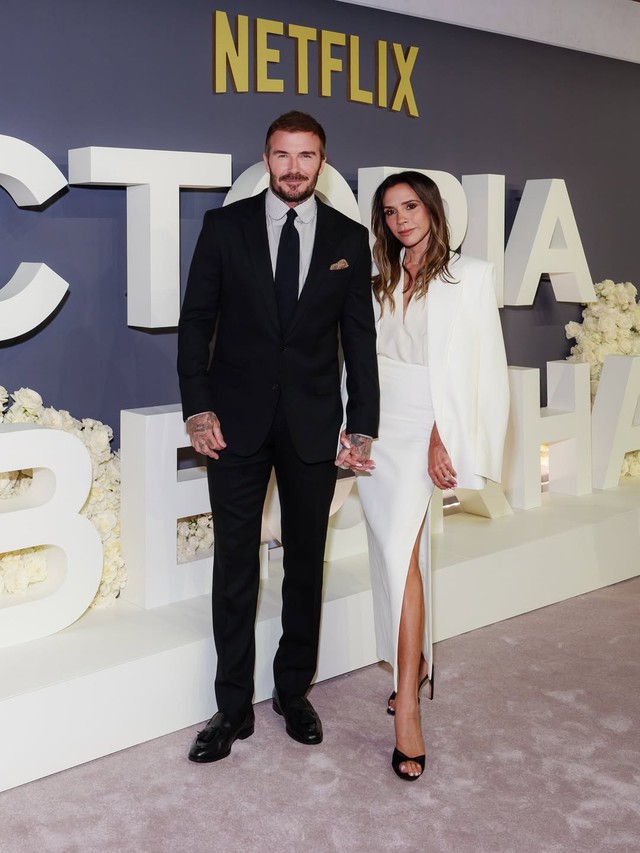 Bức ảnh gia đình Beckham không trọn vẹn.- Ảnh 2.