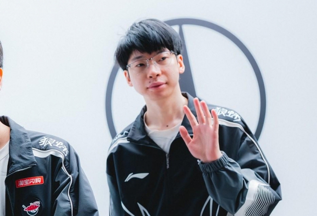 CKTG 2025: Từ HLV đến BLV LPL đều phải bật khóc trước Faker và T1- Ảnh 4.