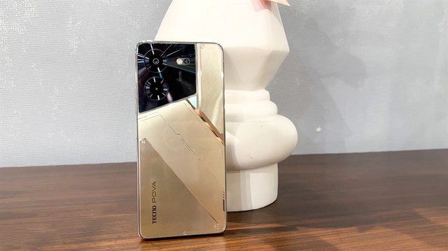 Dưới 10 triệu vẫn mua được 4 chiếc điện thoại visual sang chảnh "hết nước chấm", pin trâu miễn bàn- Ảnh 4. Dưới 10 triệu vẫn mua được 4 chiếc điện thoại visual sang chảnh "hết nước chấm", pin trâu miễn bàn- Ảnh 4.