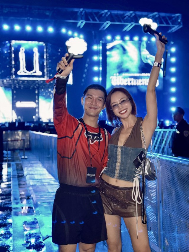 Khi sao Việt đu concert "anh Long": Dễ gặp nhất là khu VIP và VVIP, chịu chơi nhất là người này- Ảnh 8. Khi sao Việt đu concert "anh Long": Dễ gặp nhất là khu VIP và VVIP, chịu chơi nhất là người này- Ảnh 8.