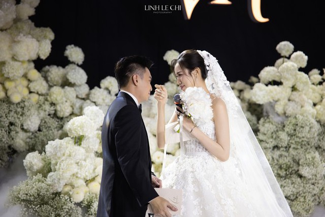 Dự đám cưới của Đỗ Hà và thiếu gia Tập đoàn Sơn Hải xong, khách mời đều cầm trên tay 1 món đồ- Ảnh 4. Dự đám cưới của Đỗ Hà và thiếu gia Tập đoàn Sơn Hải xong, khách mời đều cầm trên tay 1 món đồ- Ảnh 4.