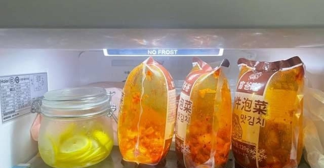 Tủ lạnh hóa "bom nổ chậm" nếu bỏ 7 thứ này vào, số 1 rất nhiều người mắc- Ảnh 1. Tủ lạnh hóa "bom nổ chậm" nếu bỏ 7 thứ này vào, số 1 rất nhiều người mắc- Ảnh 1.