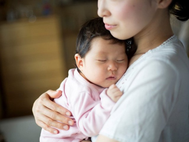 Ai cũng biết về giai đoạn bám mẹ của trẻ, nhưng làm sao để mẹ được "thở" khi con nửa bước cũng không rời?- Ảnh 3.