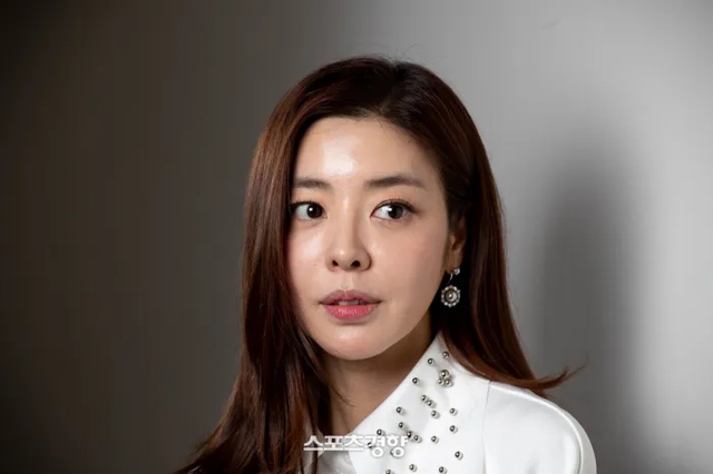 Minh tinh Giày Thủy Tinh gặp nguy hiểm tính mạng vì bị đưa vào danh sách đen suốt 10 năm- Ảnh 1.