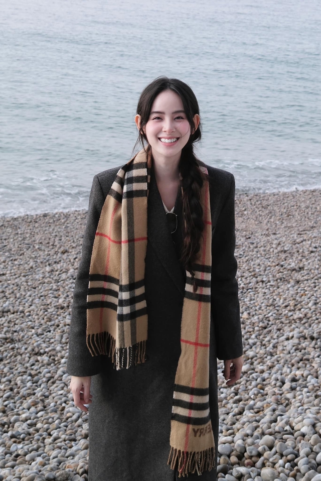 Thế nào là đỉnh cao phối đồ: Dâu hào môn Hương Liên diện toàn item màu trung tính mà bộ nào cũng sang tuyệt đối- Ảnh 8.