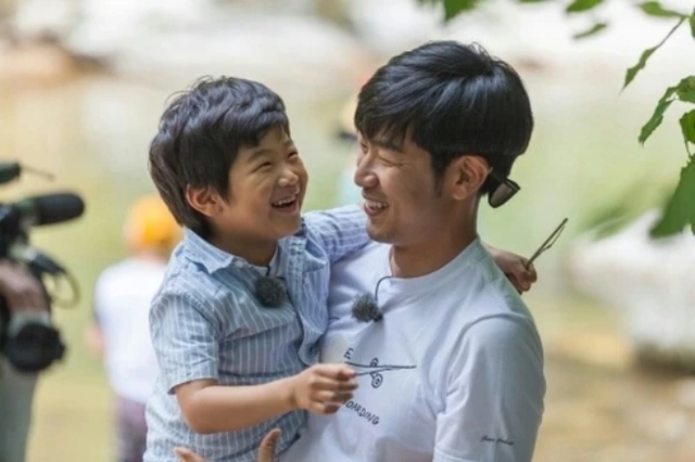 Không thể nhận ra sao nhí Bố Ơi Mình Đi Đâu Thế?: Hóa nam thần nhờ giảm 21kg, nay còn nhận tin đặc biệt- Ảnh 2.