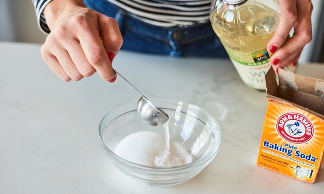 Dù quần áo ố vàng hay bẩn đến mấy, "bát nước thần" này cũng trị được- Ảnh 2.