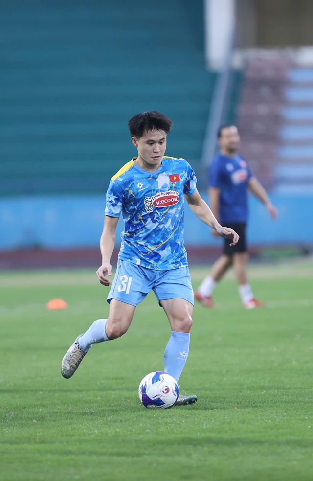 Visual sáng bừng của Khổng Minh Gia Bảo ở đội tuyển Việt Nam- Ảnh 5.