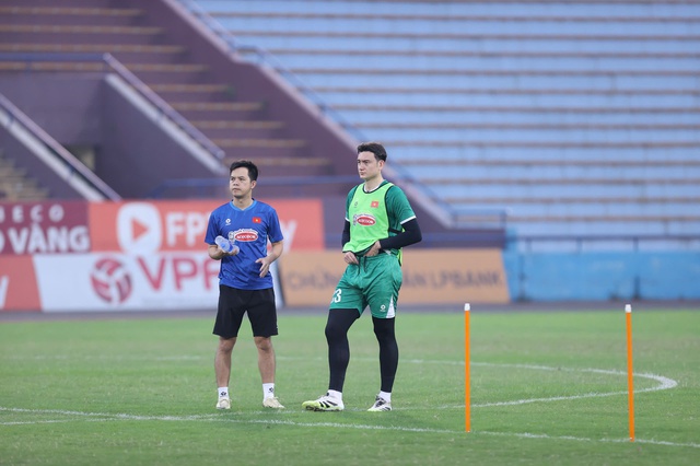 Văn Lâm lại chấn thương- Ảnh 6.