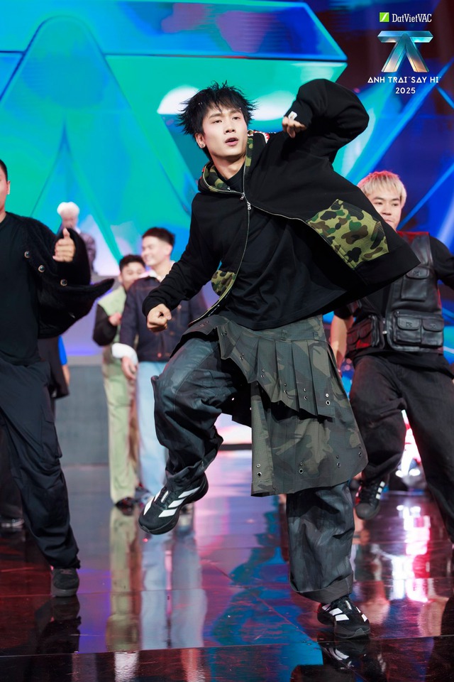 Xin 1 xuất Anh Trai mùa 3 cho giám khảo dance battle này: Người đâu mà đẹp trai thế, profile thì quá xịn!- Ảnh 2.