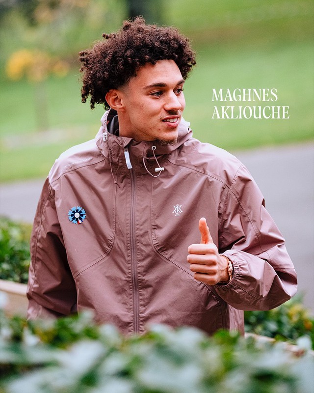 Tuyển Pháp hội quân mà ngỡ "Paris Fashion Week" khiến fan mắt tròn mắt dẹt, nhìn Kante choáng nhất!- Ảnh 9. Tuyển Pháp hội quân mà ngỡ "Paris Fashion Week" khiến fan mắt tròn mắt dẹt, nhìn Kante choáng nhất!- Ảnh 9.