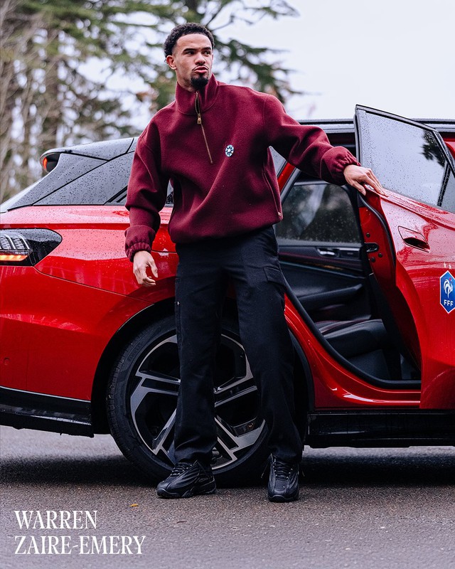 Tuyển Pháp hội quân mà ngỡ "Paris Fashion Week" khiến fan mắt tròn mắt dẹt, nhìn Kante choáng nhất!- Ảnh 6. Tuyển Pháp hội quân mà ngỡ "Paris Fashion Week" khiến fan mắt tròn mắt dẹt, nhìn Kante choáng nhất!- Ảnh 6.