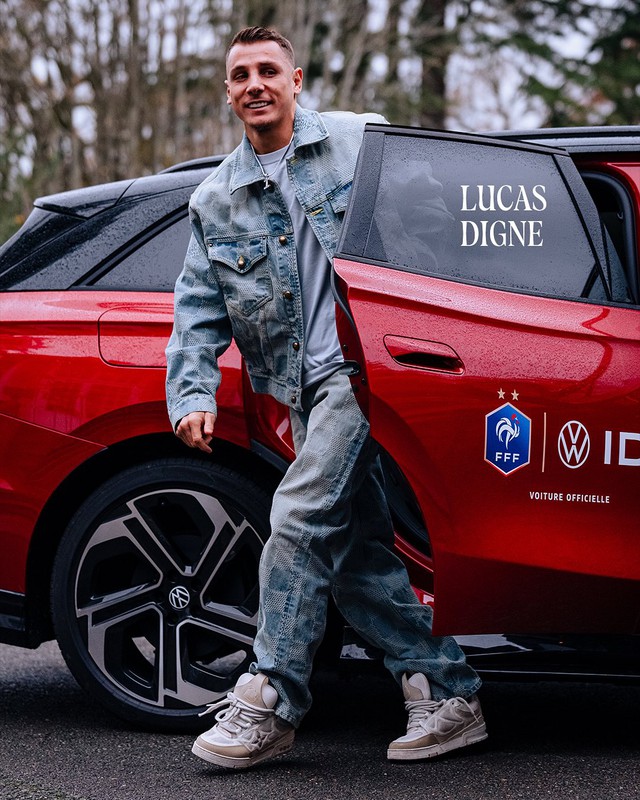 Tuyển Pháp hội quân mà ngỡ "Paris Fashion Week" khiến fan mắt tròn mắt dẹt, nhìn Kante choáng nhất!- Ảnh 14. Tuyển Pháp hội quân mà ngỡ "Paris Fashion Week" khiến fan mắt tròn mắt dẹt, nhìn Kante choáng nhất!- Ảnh 14.