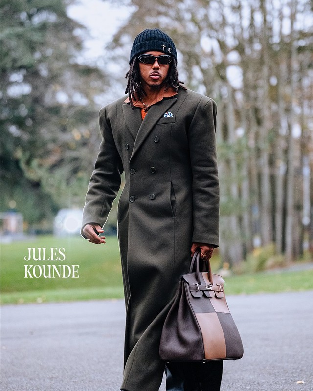 Tuyển Pháp hội quân mà ngỡ "Paris Fashion Week" khiến fan mắt tròn mắt dẹt, nhìn Kante choáng nhất!- Ảnh 1. Tuyển Pháp hội quân mà ngỡ "Paris Fashion Week" khiến fan mắt tròn mắt dẹt, nhìn Kante choáng nhất!- Ảnh 1.