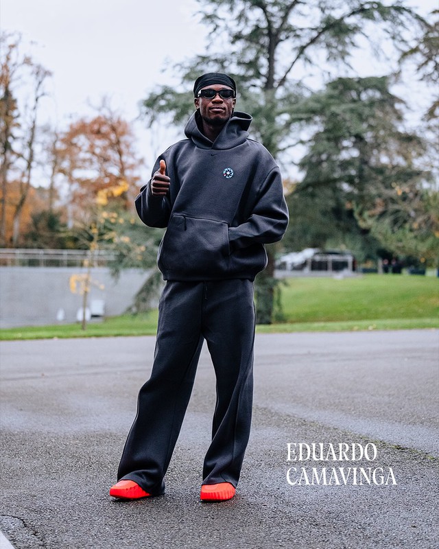 Tuyển Pháp hội quân mà ngỡ "Paris Fashion Week" khiến fan mắt tròn mắt dẹt, nhìn Kante choáng nhất!- Ảnh 7. Tuyển Pháp hội quân mà ngỡ "Paris Fashion Week" khiến fan mắt tròn mắt dẹt, nhìn Kante choáng nhất!- Ảnh 7.