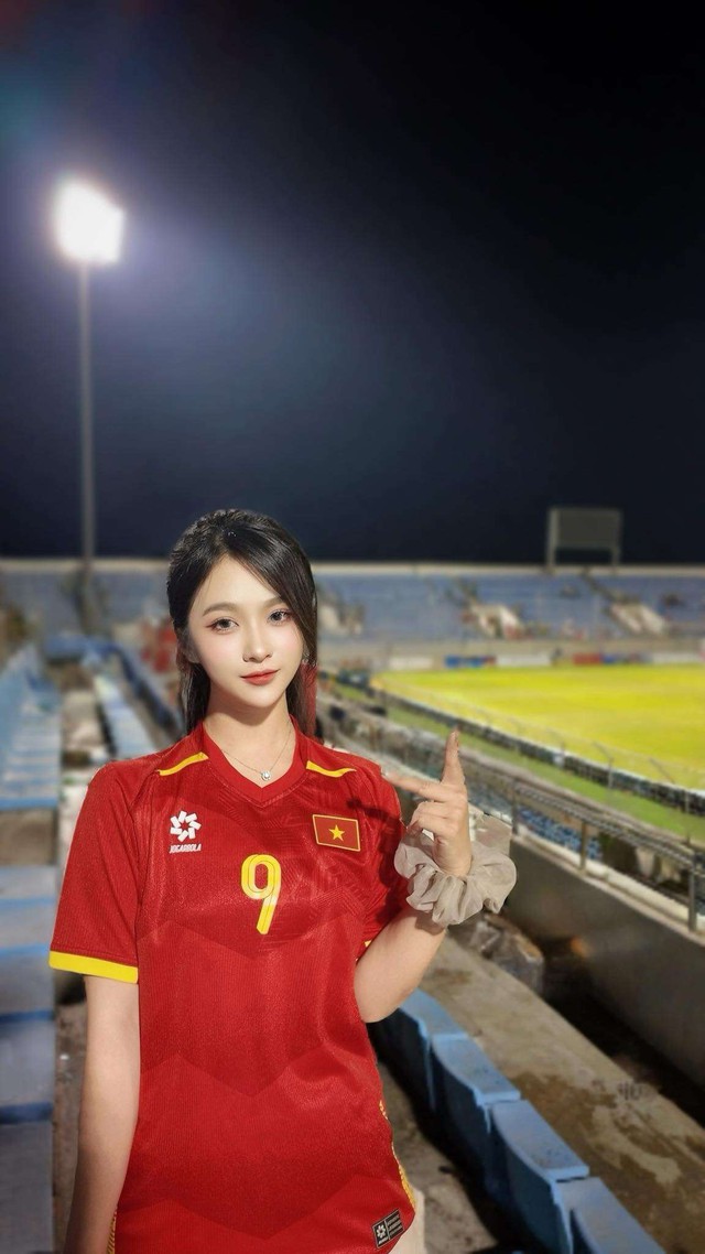 Nữ streamer xinh đẹp gây sốt khi chụp ảnh cùng huyền thoại Kaka- Ảnh 7.