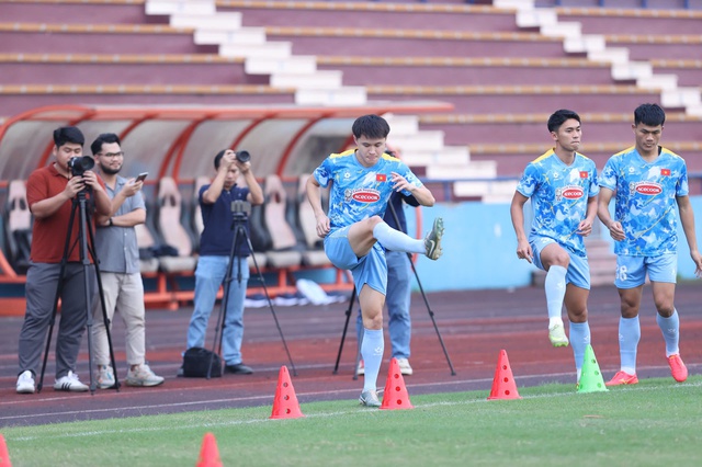 Visual sáng bừng của Khổng Minh Gia Bảo ở đội tuyển Việt Nam- Ảnh 1.