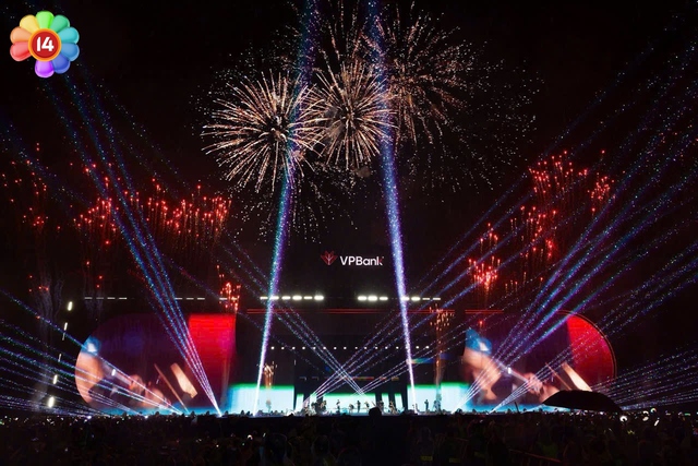 100 nghìn người đến concert G-DRAGON tại Hà Nội: Show quốc tế có lượng khán giả lớn nhất Việt Nam- Ảnh 11. 100 nghìn người đến concert G-DRAGON tại Hà Nội: Show quốc tế có lượng khán giả lớn nhất Việt Nam- Ảnh 11.