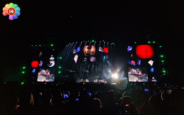 100 nghìn người đến concert G-DRAGON tại Hà Nội: Show quốc tế có lượng khán giả lớn nhất Việt Nam- Ảnh 7. 100 nghìn người đến concert G-DRAGON tại Hà Nội: Show quốc tế có lượng khán giả lớn nhất Việt Nam- Ảnh 7.