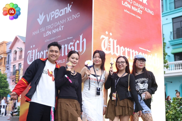 100 nghìn người đến concert G-DRAGON tại Hà Nội: Show quốc tế có lượng khán giả lớn nhất Việt Nam- Ảnh 14. 100 nghìn người đến concert G-DRAGON tại Hà Nội: Show quốc tế có lượng khán giả lớn nhất Việt Nam- Ảnh 14.