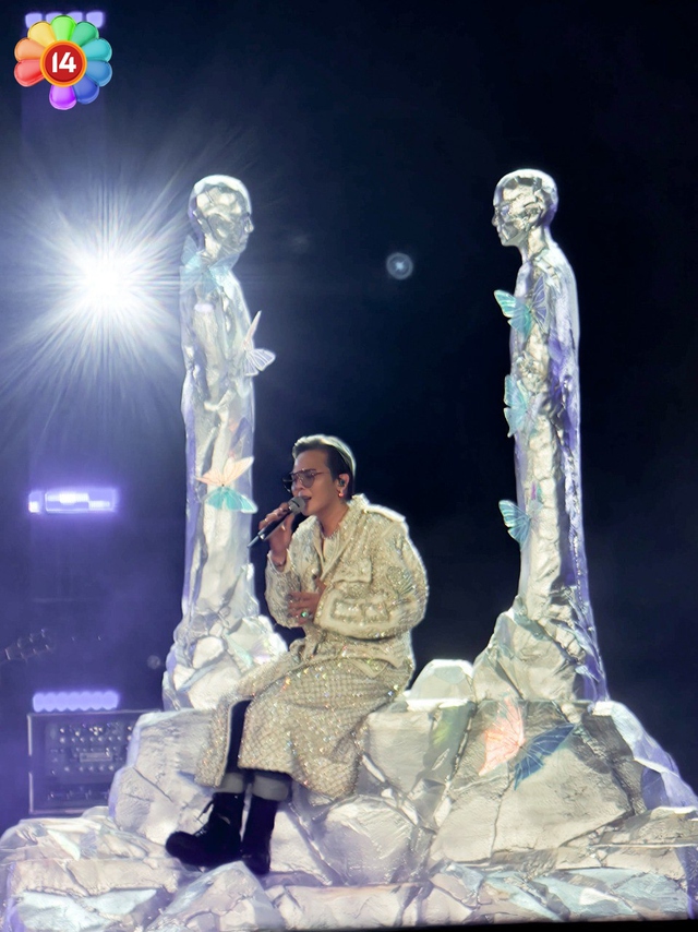 100 nghìn người đến concert G-DRAGON tại Hà Nội: Show quốc tế có lượng khán giả lớn nhất Việt Nam- Ảnh 18. 100 nghìn người đến concert G-DRAGON tại Hà Nội: Show quốc tế có lượng khán giả lớn nhất Việt Nam- Ảnh 18.