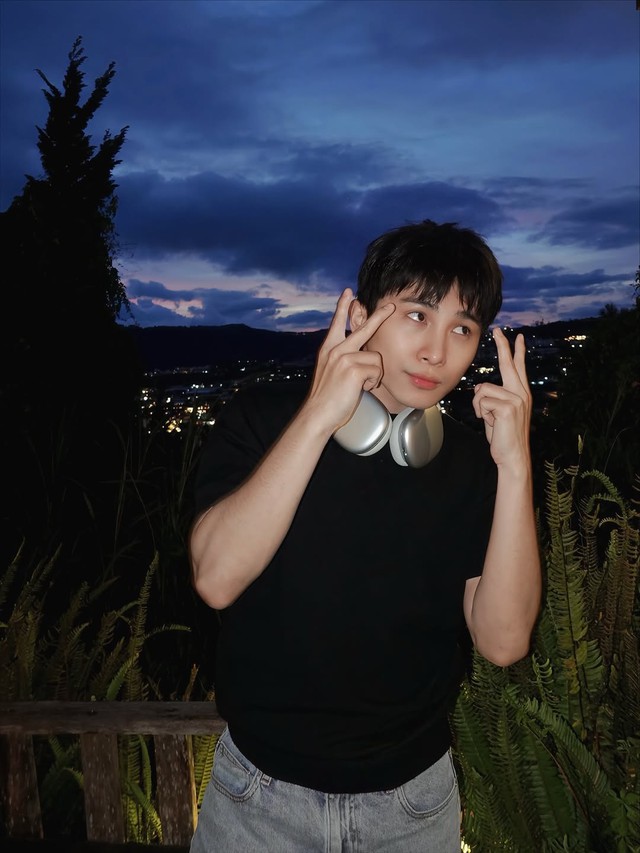 “Mỹ nam chạy trốn” của Say Hi: Visual chấp 10 Anh Trai, từng tẩu thoát khỏi công ty quản lý “ảo” hơn cả phim- Ảnh 2. “Mỹ nam chạy trốn” của Say Hi: Visual chấp 10 Anh Trai, từng tẩu thoát khỏi công ty quản lý “ảo” hơn cả phim- Ảnh 2.