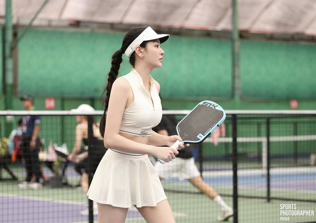 Danh tính cô gái vừa bước ra sân pickleball: Nhan sắc hút hồn, đẹp không góc chết- Ảnh 4. Danh tính cô gái vừa bước ra sân pickleball: Nhan sắc hút hồn, đẹp không góc chết- Ảnh 4.
