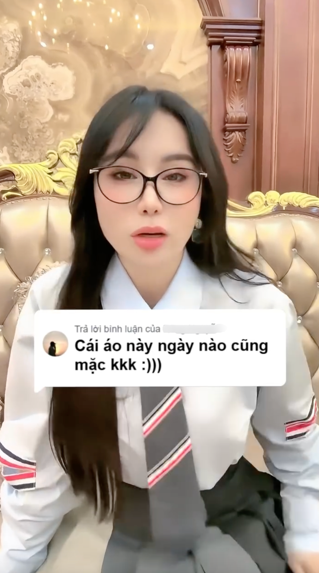 Quất đồ hiệu theo lô kiểu Mailisa: Một mẫu sơmi chốt luôn vài trăm cái, váy có tới cả nghìn chiếc- Ảnh 4. Quất đồ hiệu theo lô kiểu Mailisa: Một mẫu sơmi chốt luôn vài trăm cái, váy có tới cả nghìn chiếc- Ảnh 4.